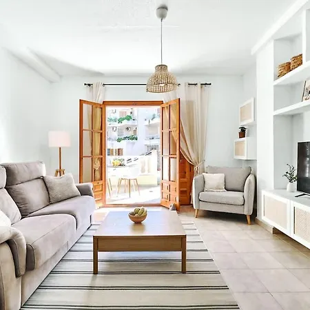 펜션 Modern Relax Oasis With Pool, 150m From The Sea 또레비에하